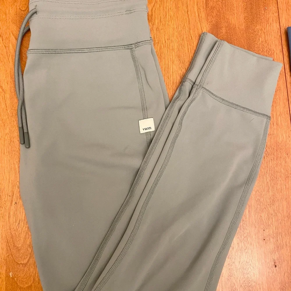 Vuori Women's Daily Leggings Small - Picture 3 of 3